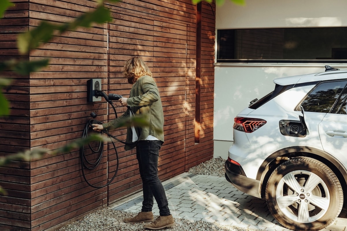 Charger image 1
