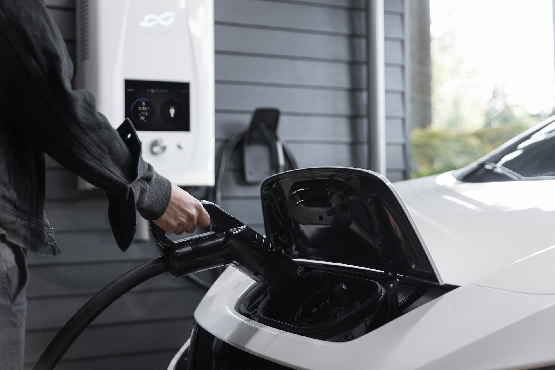Charger image 3