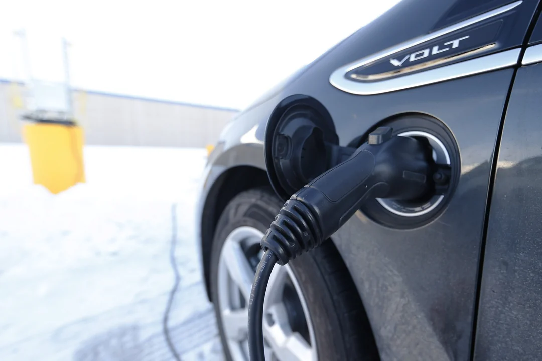 Charger image 3
