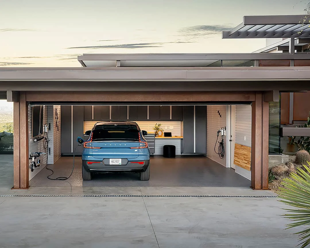 Charger image 1
